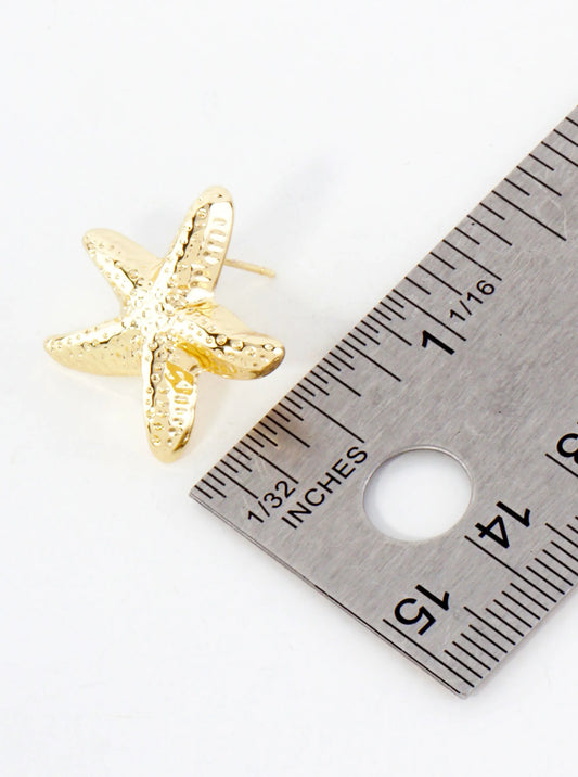 Gold starfish-shaped earring next to a ruler - Gaonnori korean cool jewelry