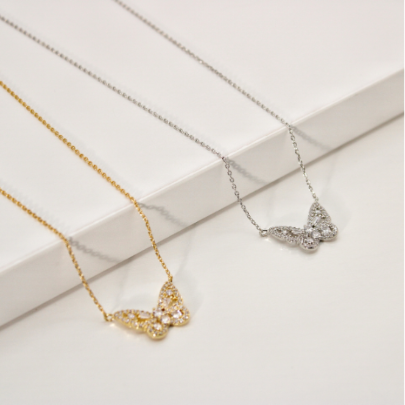Radiant Butterfly Charm Necklace – Elegance in Gold